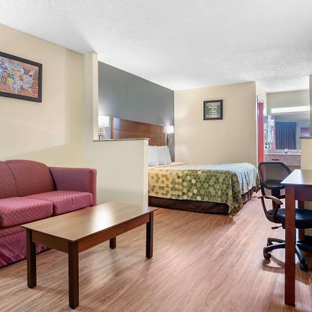 Econo Lodge Inn & Suites Forest Eksteriør bilde