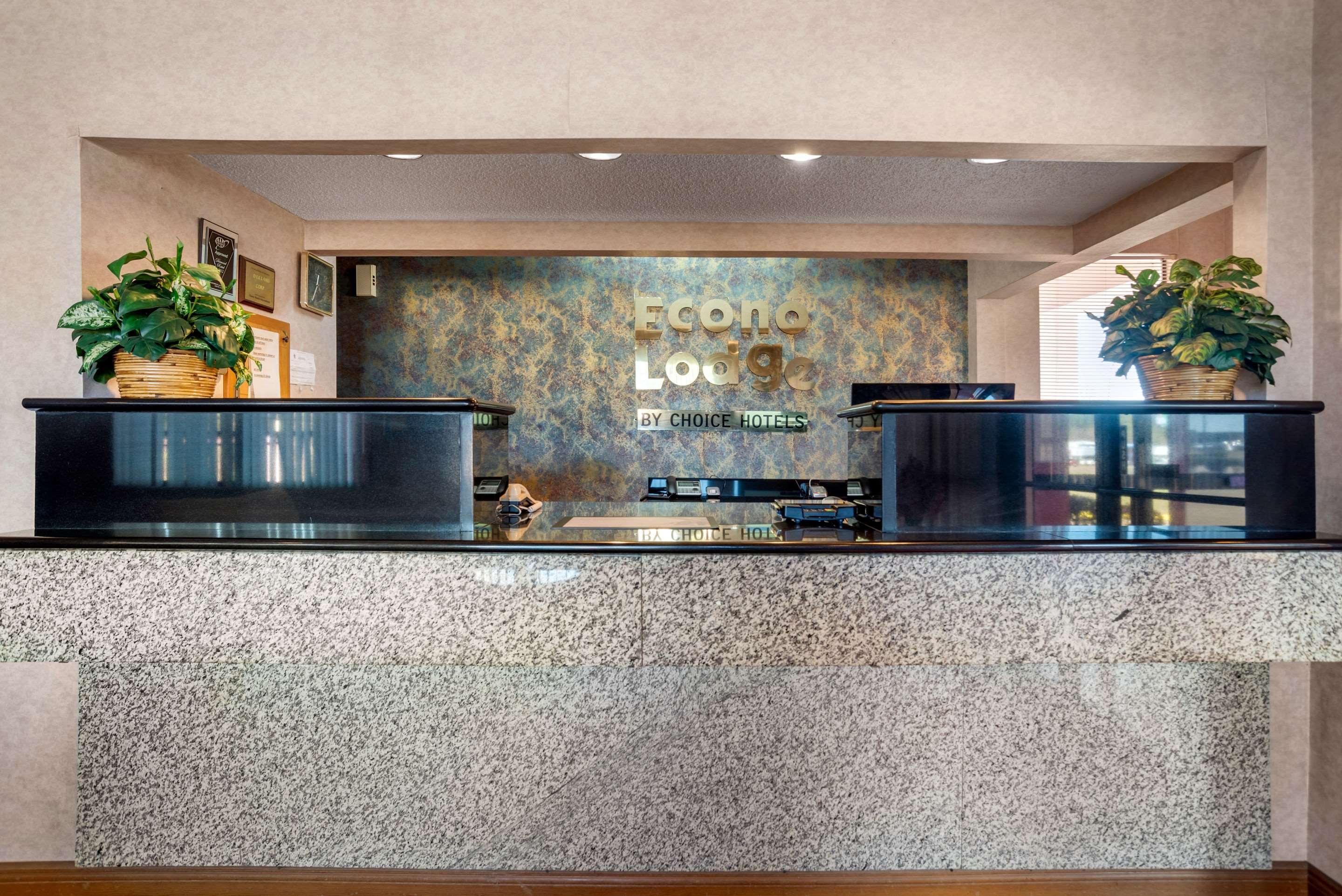 Econo Lodge Inn & Suites Forest Eksteriør bilde