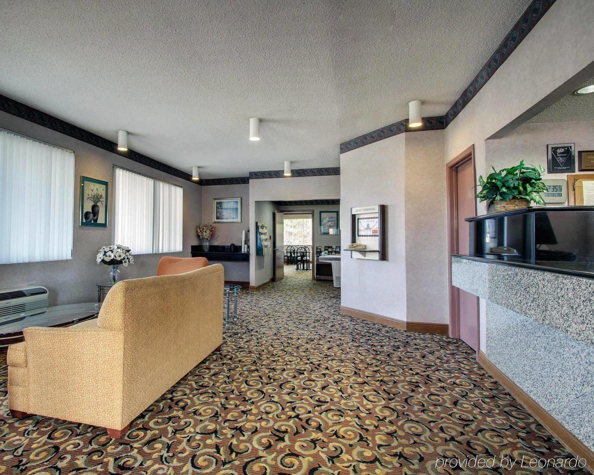 Econo Lodge Inn & Suites Forest Eksteriør bilde