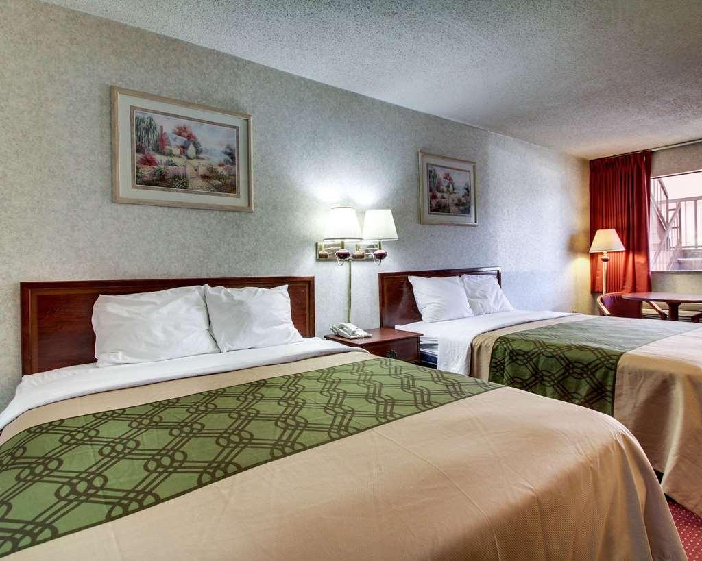 Econo Lodge Inn & Suites Forest Rom bilde