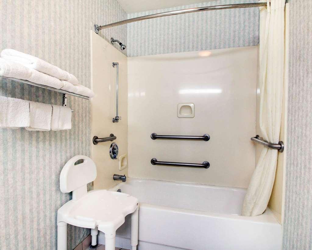 Econo Lodge Inn & Suites Forest Rom bilde