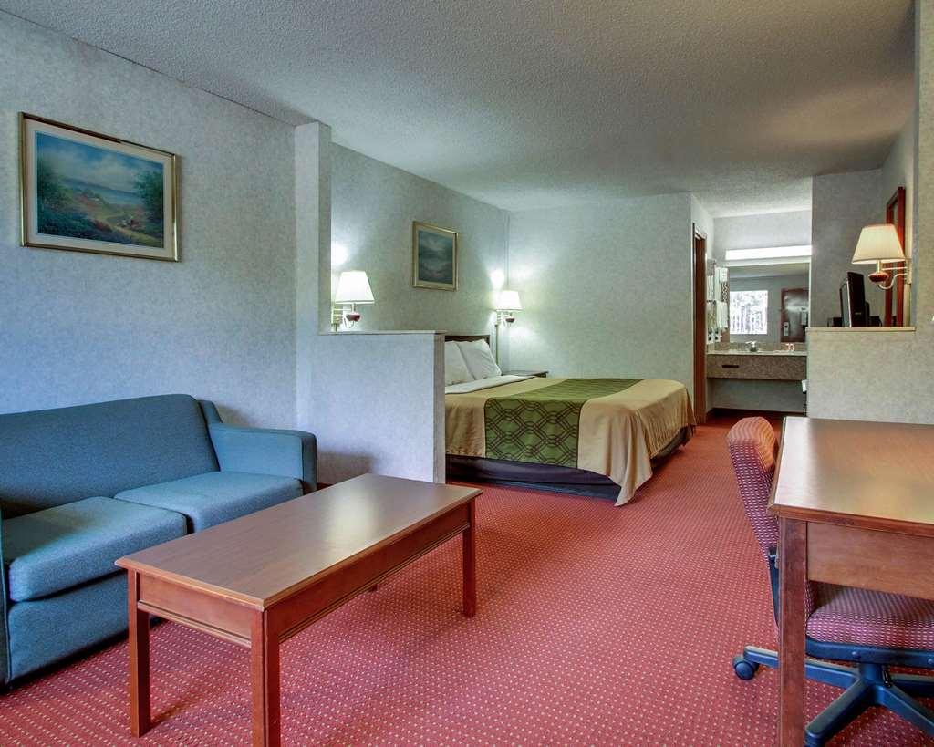 Econo Lodge Inn & Suites Forest Rom bilde