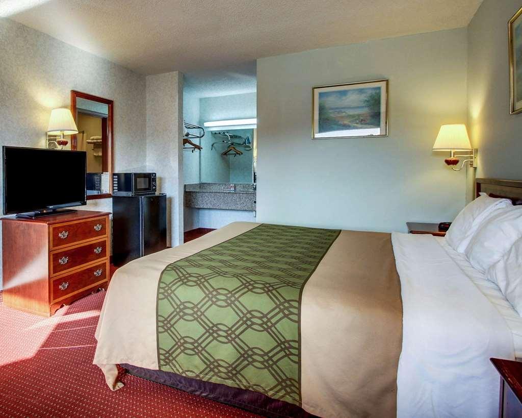 Econo Lodge Inn & Suites Forest Rom bilde