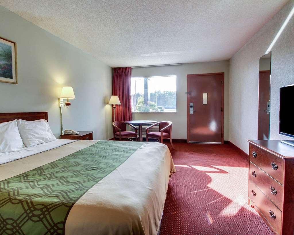 Econo Lodge Inn & Suites Forest Rom bilde